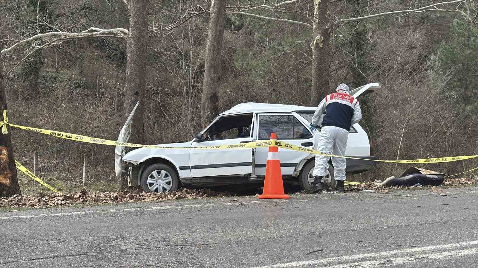 karabukte otomobil agaca carpti 1 olu 2 yarali 2 GOCXyan7