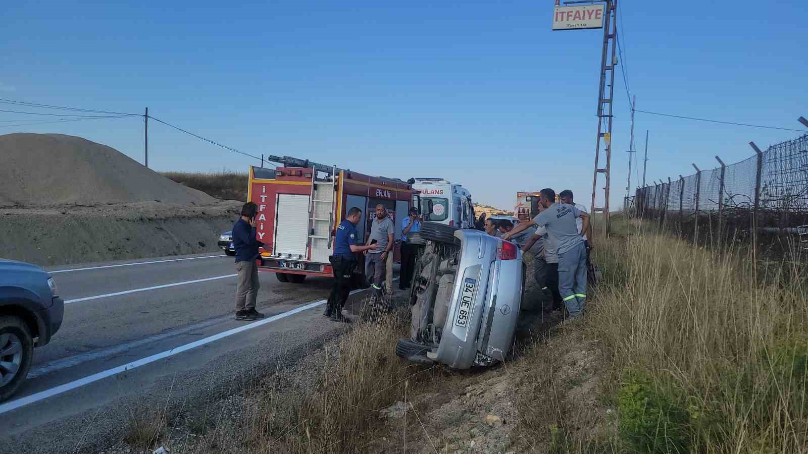 karabukte otomobil devrildi 2 kisi yaralandi 1 Hm942utl