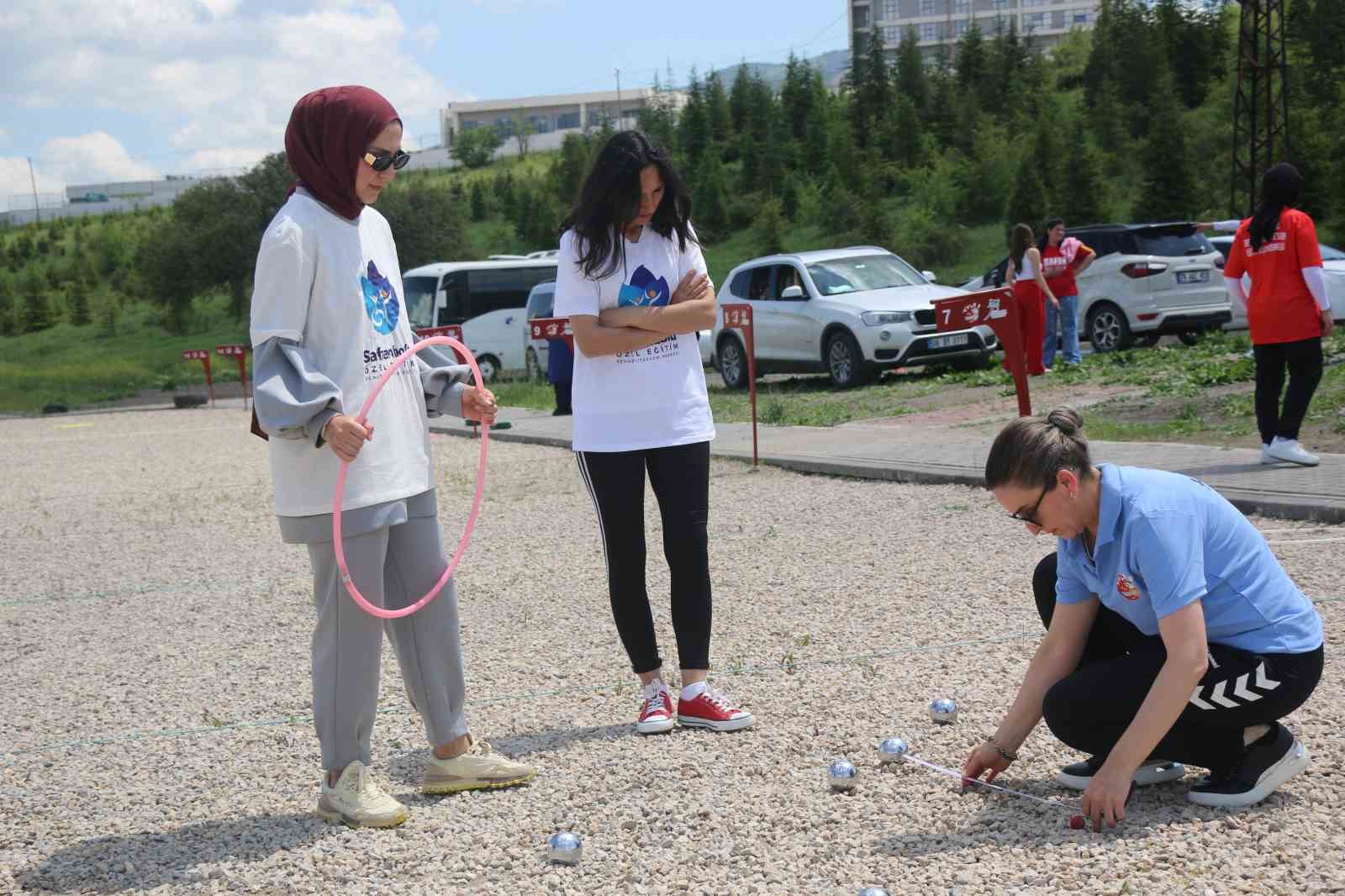 karabukte ozel cocuk anneleri bocce etkinliginde bulustu 2 wps8GnSb