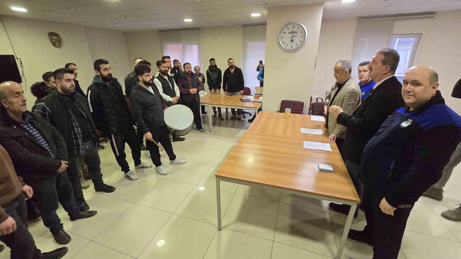 karabukte ramazan gelenegi suruyor 55 davulcu vatandaslari sahura kaldiracak 0 lBChXvdR
