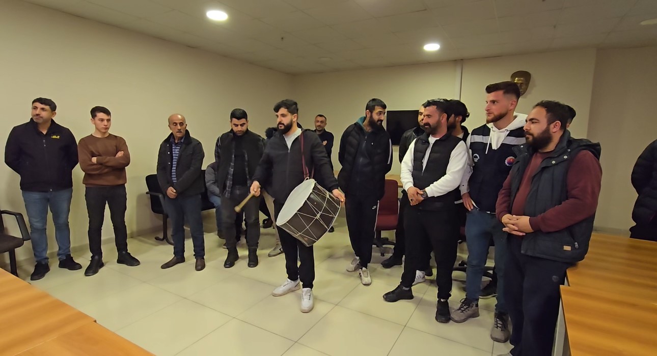 karabukte ramazan gelenegi suruyor 55 davulcu vatandaslari sahura kaldiracak 6 EvZLby1w
