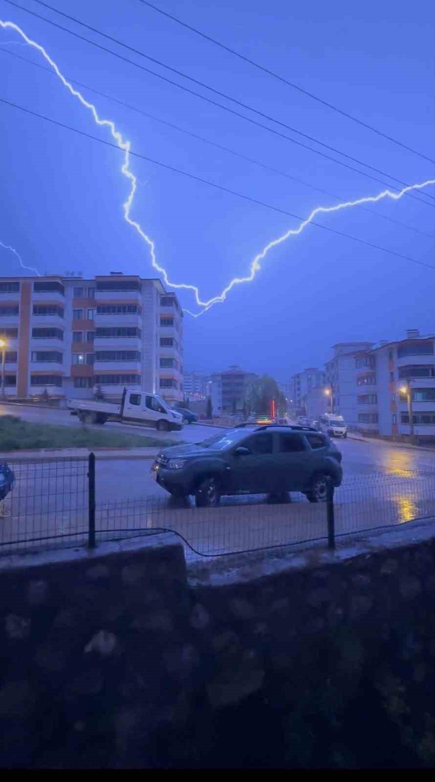 karabukte saganak etkili oldu simsekler gokyuzunu aydinlatti 4