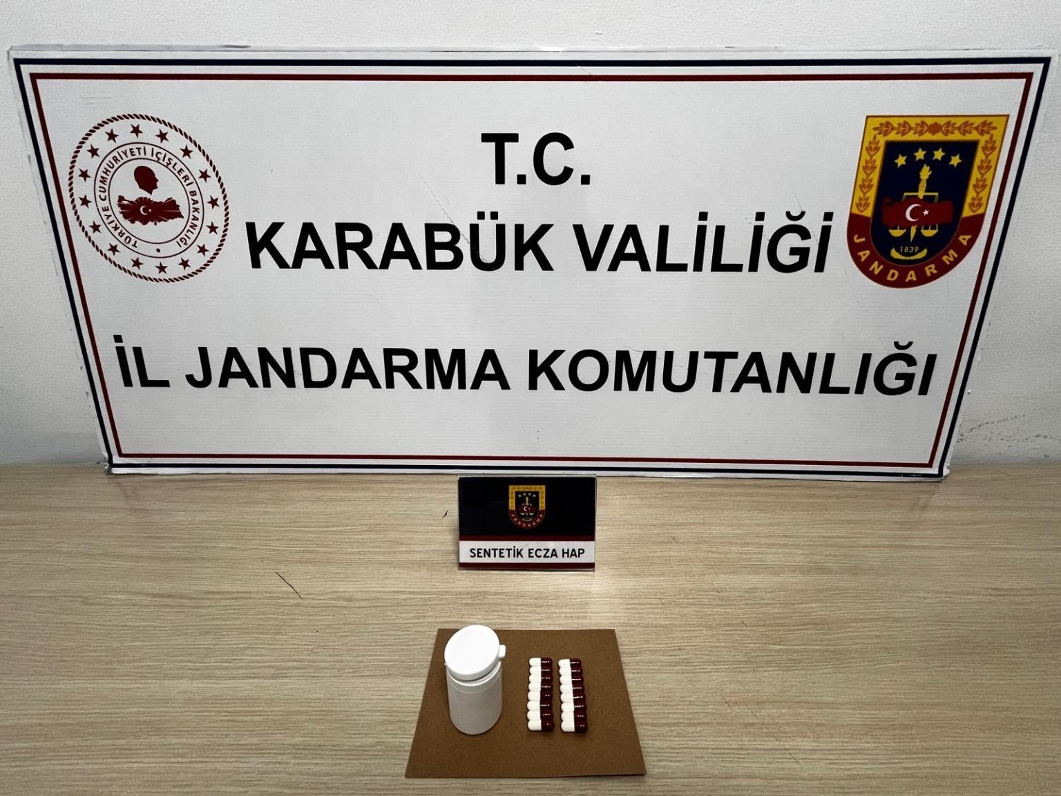 karabukte sentetik ecza operasyonu 2 gozalti 0 D2bZQaG8