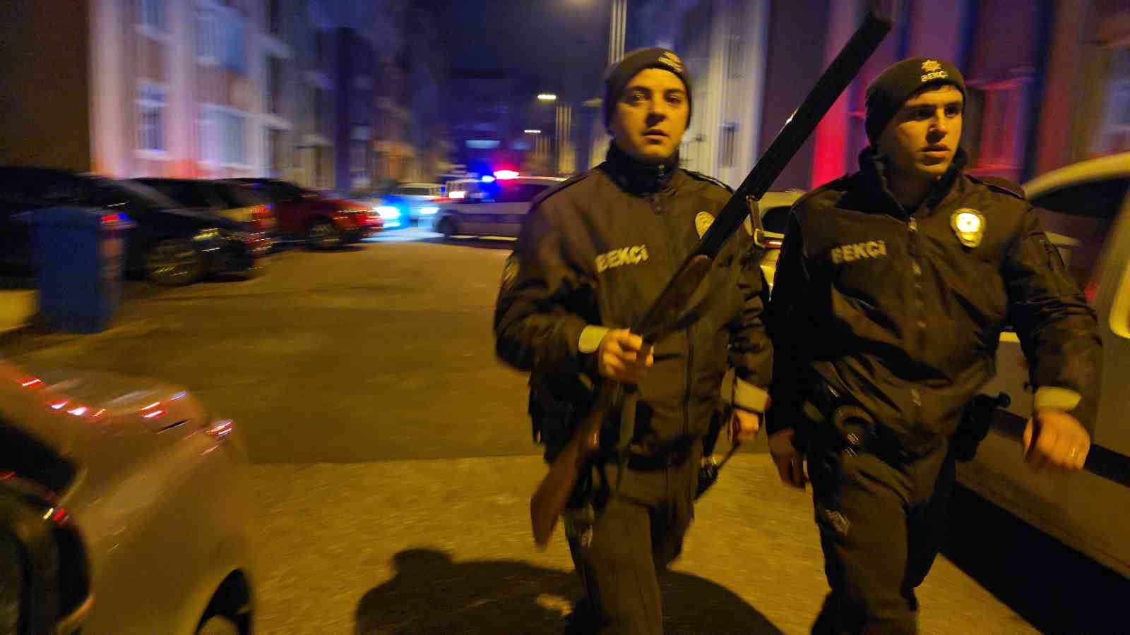 karabukte sicak saatler kapisina gelen kizinin erkek arkadasini av tufegi ile ayagindan vurarak yaraladi XlyFaNqR