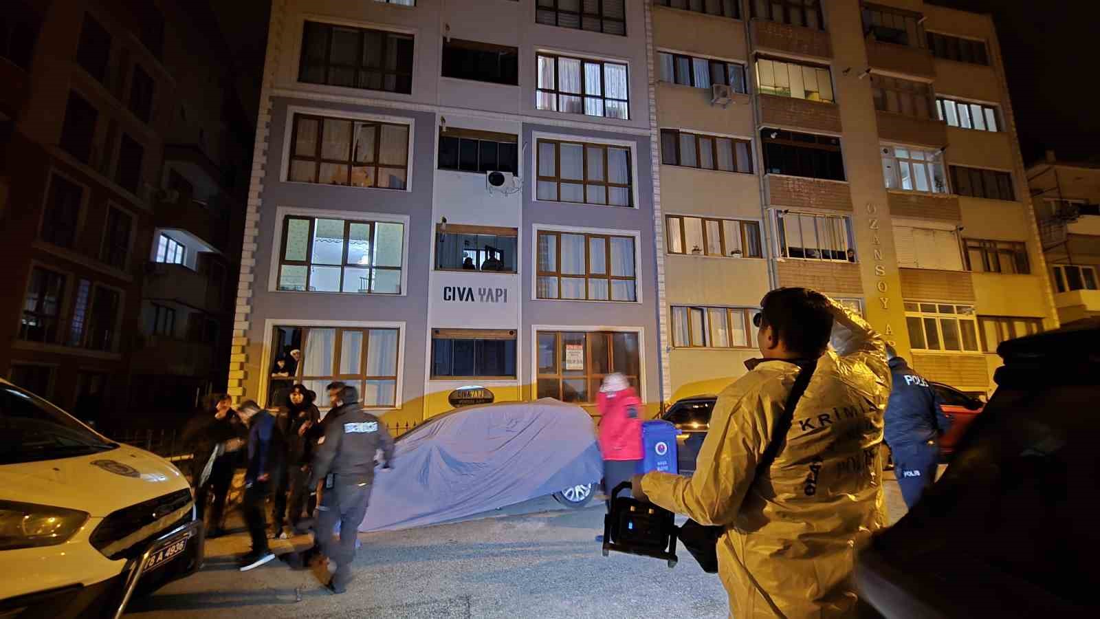 karabukte sicak saatler kapisina gelen kizinin erkek arkadasini av tufegi ile ayagindan vurarak yaraladi uALXRIen