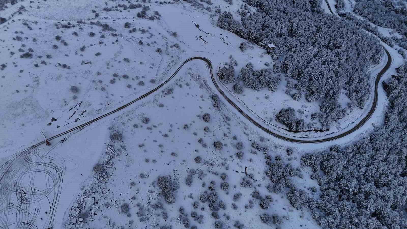 Karabük’te sürücüler karın tadını drift atarak çıkardı 15 karabukte suruculer karin tadini drift atarak cikardi 11