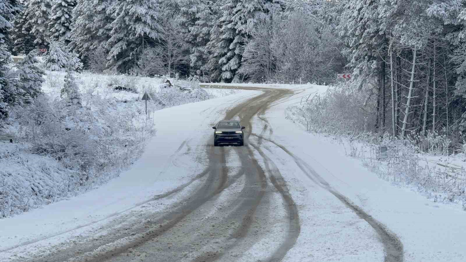 Karabük’te sürücüler karın tadını drift atarak çıkardı 6 karabukte suruculer karin tadini drift atarak cikardi 2 RNSd3PI4