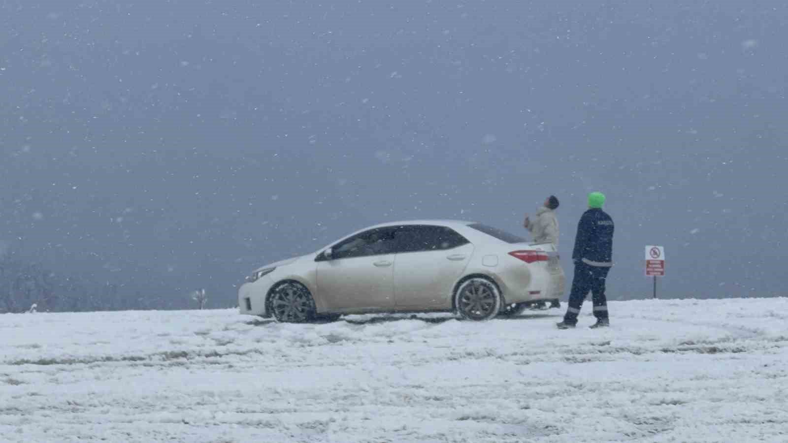 Karabük’te sürücüler karın tadını drift atarak çıkardı 7 karabukte suruculer karin tadini drift atarak cikardi 3 M5tq7lzP