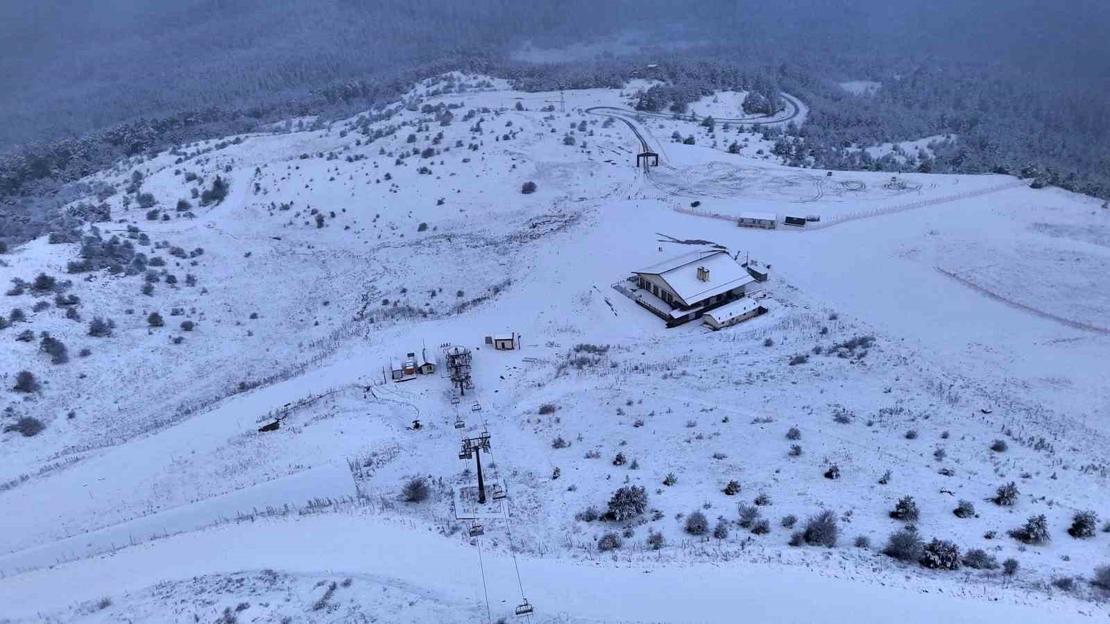 Karabük’te sürücüler karın tadını drift atarak çıkardı 11 karabukte suruculer karin tadini drift atarak cikardi 7 14ulsqUe
