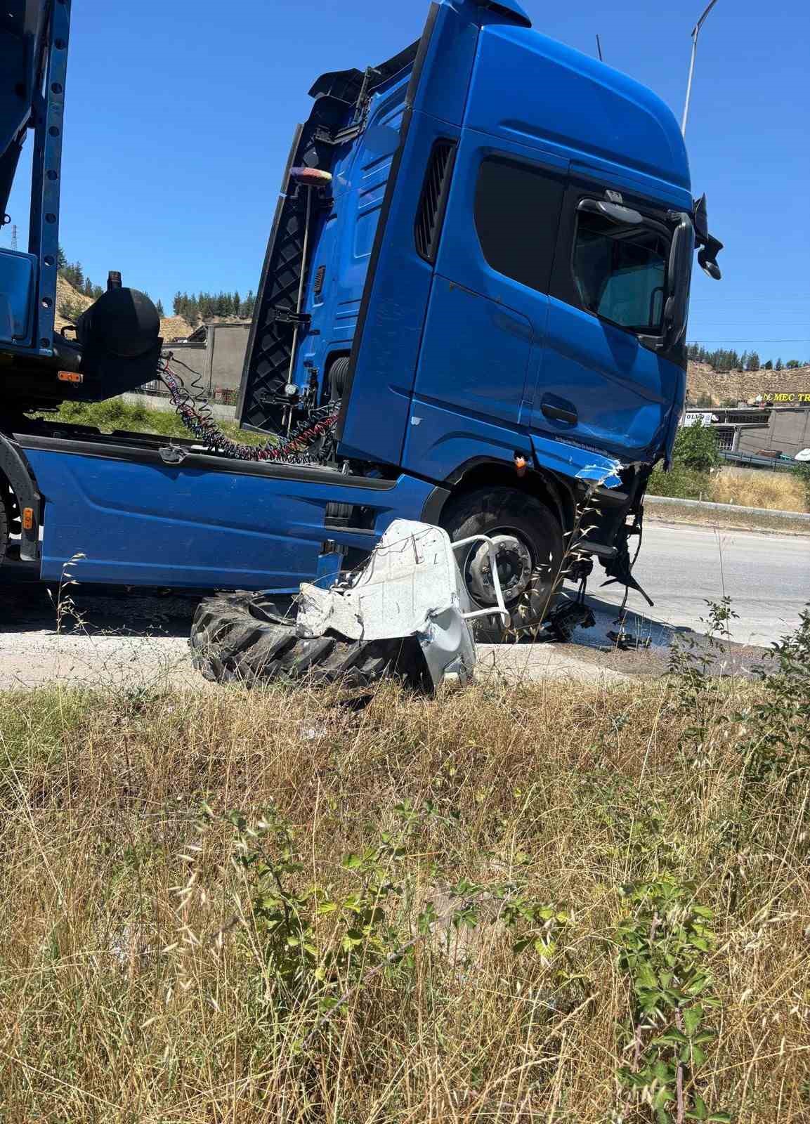 Karabük’te tır ile traktör çarpıştı: 1 ağır yaralı 5 karabukte tir ile traktor carpisti 1 agir yarali 1 qqE1nWYg