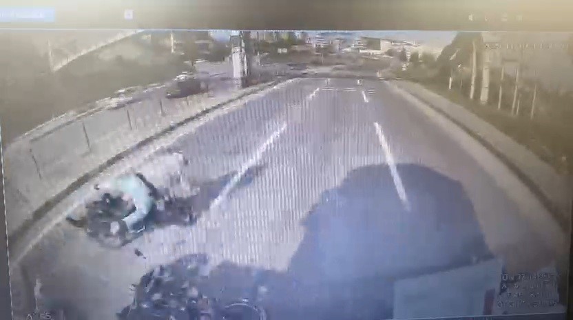 karabukte ust gecit yakininda zincirleme kaza 2 motosiklet surucusu yaralandi 0 gfyrZ8R1