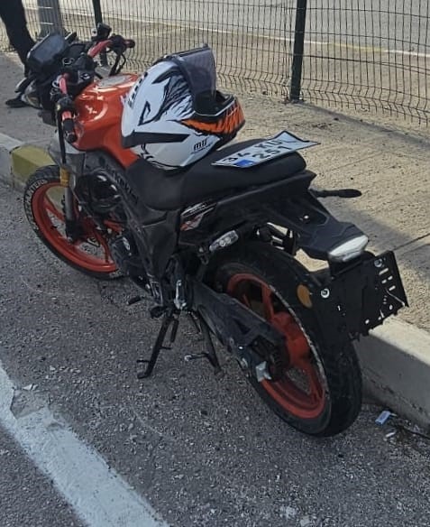 karabukte ust gecit yakininda zincirleme kaza 2 motosiklet surucusu yaralandi 5 SOsUt58W
