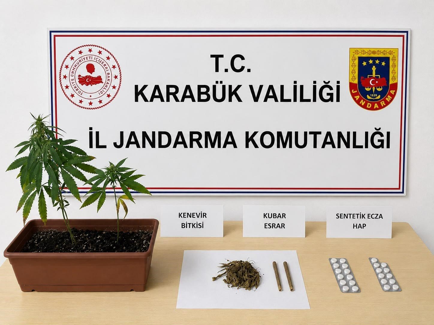 Karabük’te uyuşturucu operasyonu: 151 sentetik hap ele geçirildi 5 karabukte uyusturucu operasyonu 151 sentetik hap ele gecirildi 1 pZpVl5S7