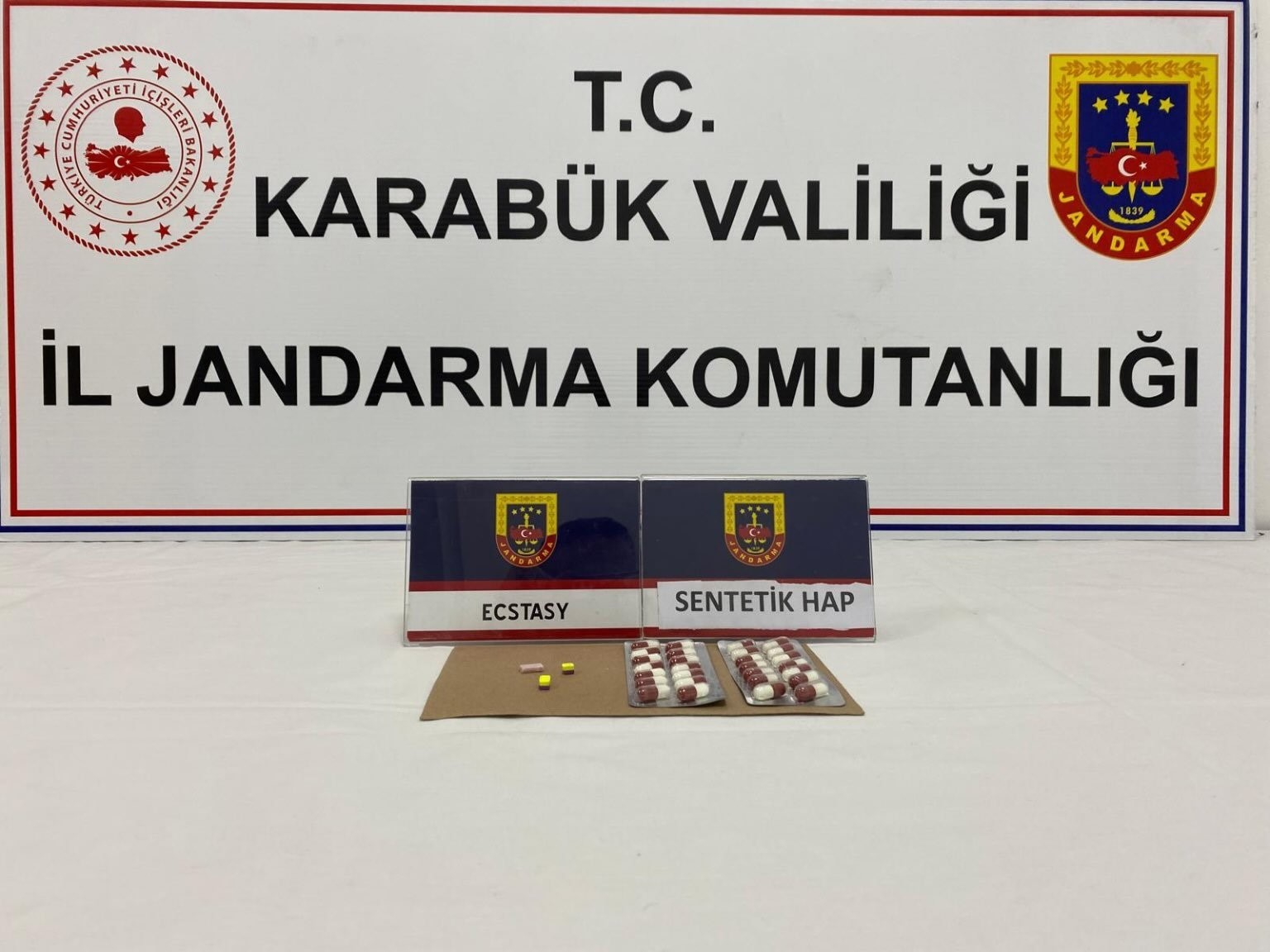 karabukte uyusturucu operasyonu 5 gozalti 2