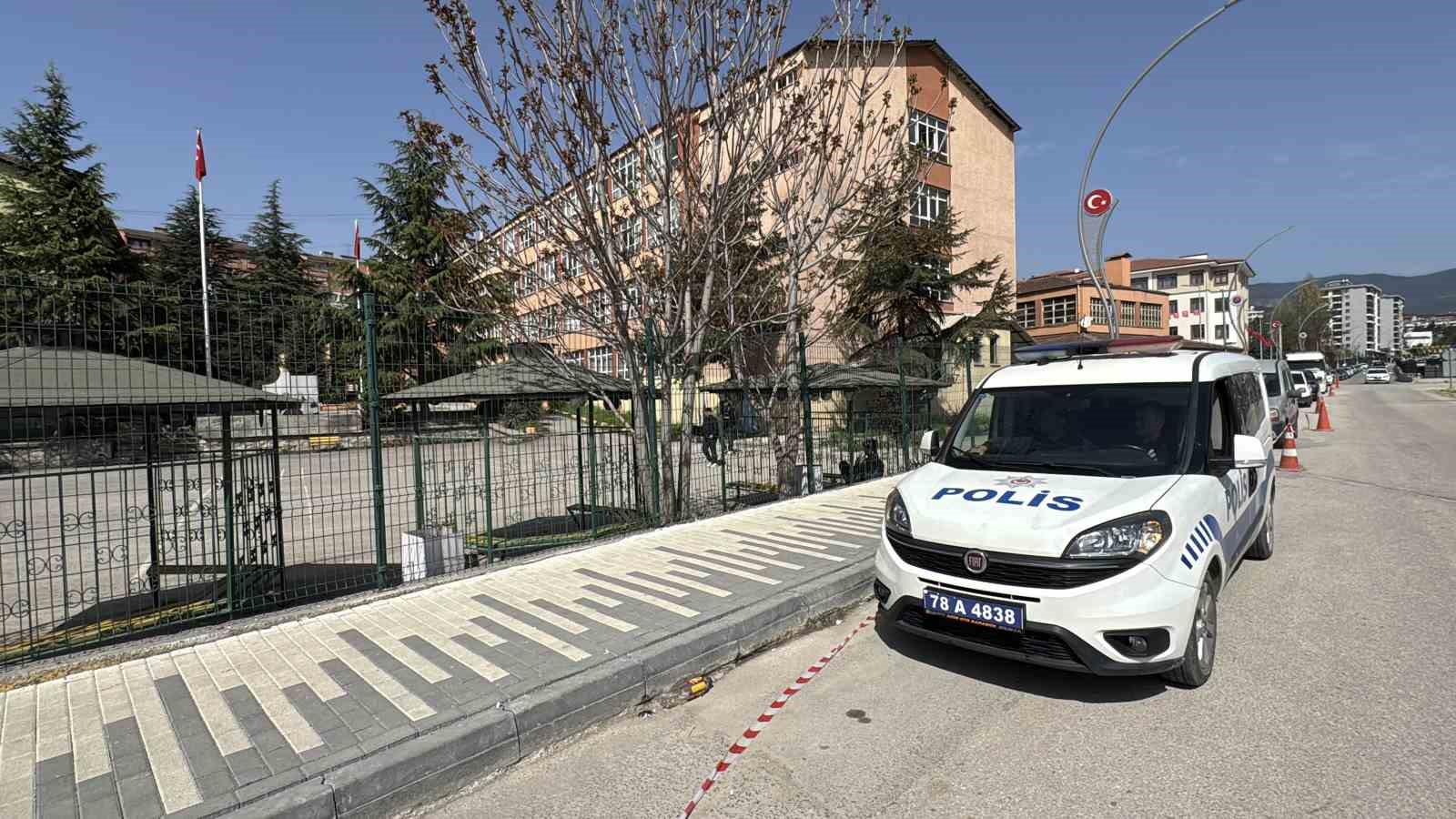 karabukteki okullarda polislerin guvenlik seferberligi basladi 2 mUmZQT3e