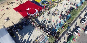 karaburun-sahili-sari-lacivert-renklere-burundu-FJVKREYj.jpg