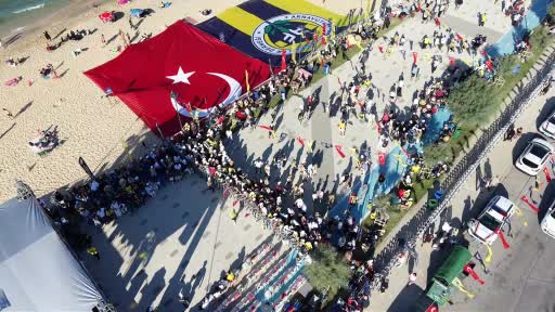 karaburun-sahili-sari-lacivert-renklere-burundu-FJVKREYj.jpg