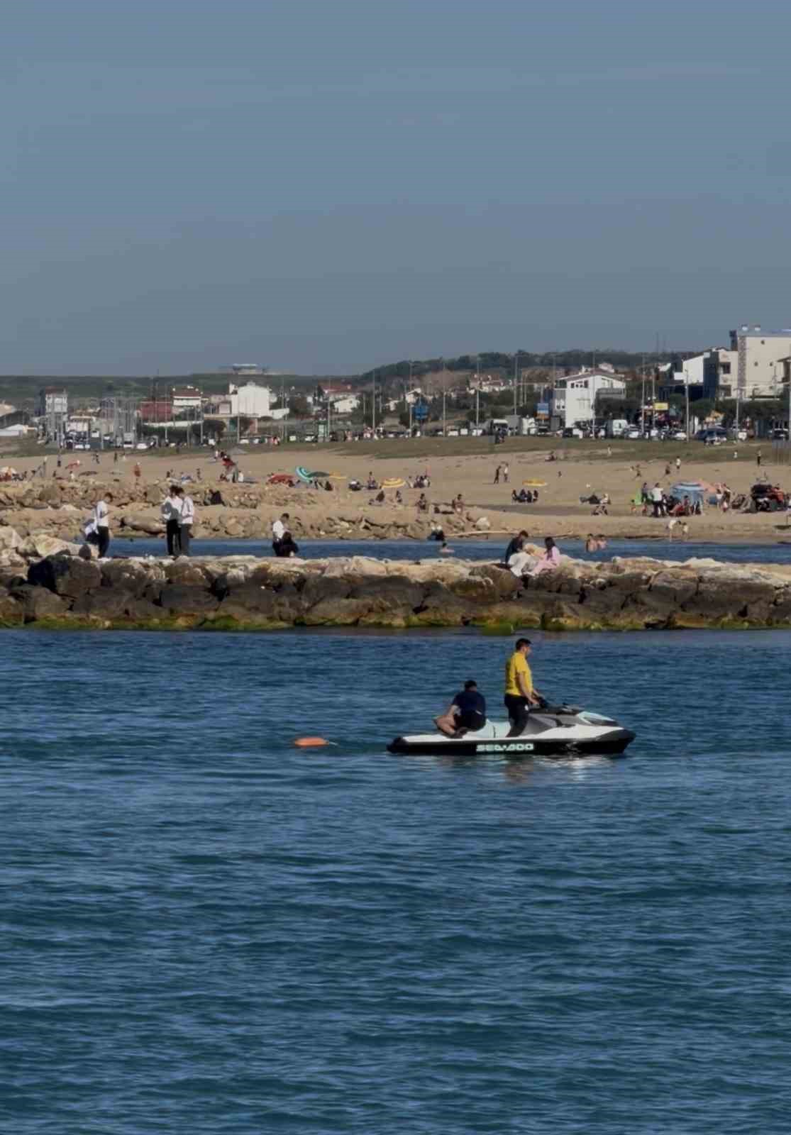 karaburun sahilinde bogulma tehlikesi geciren kisi son anda kurtarildi 0 bTnn7uu8
