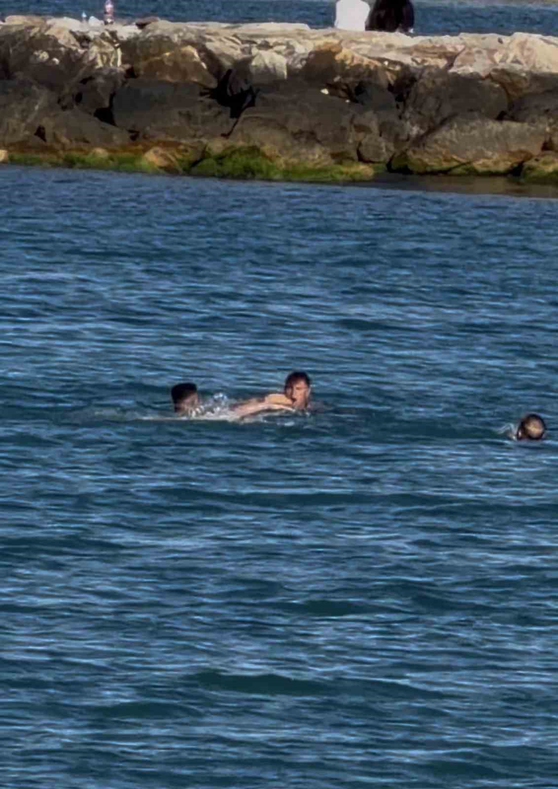 karaburun sahilinde bogulma tehlikesi geciren kisi son anda kurtarildi 1 Gd5Zj2ZD