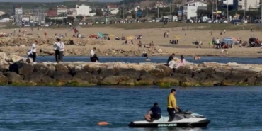 karaburun-sahilinde-bogulma-tehlikesi-geciren-kisi-son-anda-kurtarildi-tHW8a78S.jpg