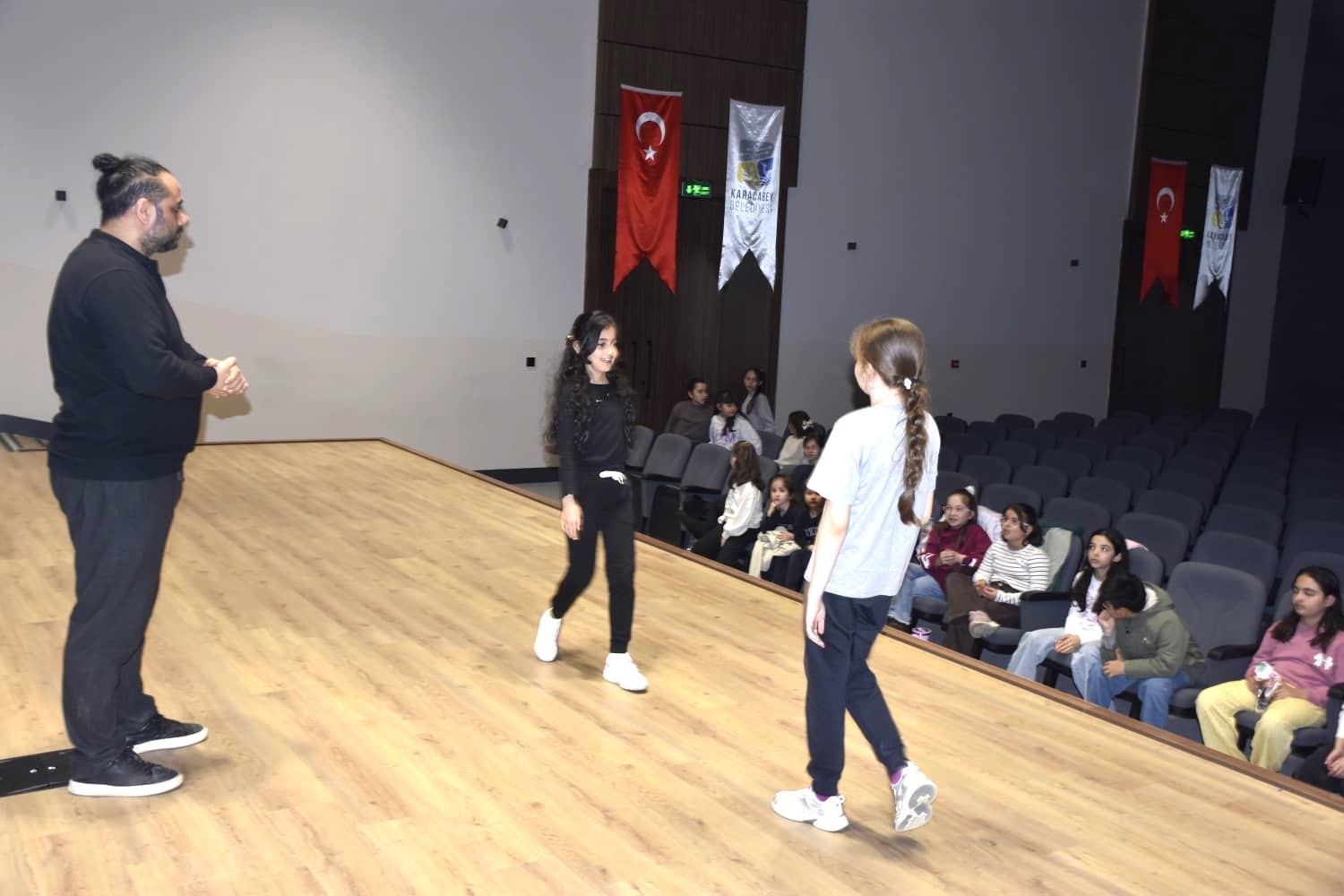 karacabey belediyesi cocuk tiyatro ekibi kuruldu 2