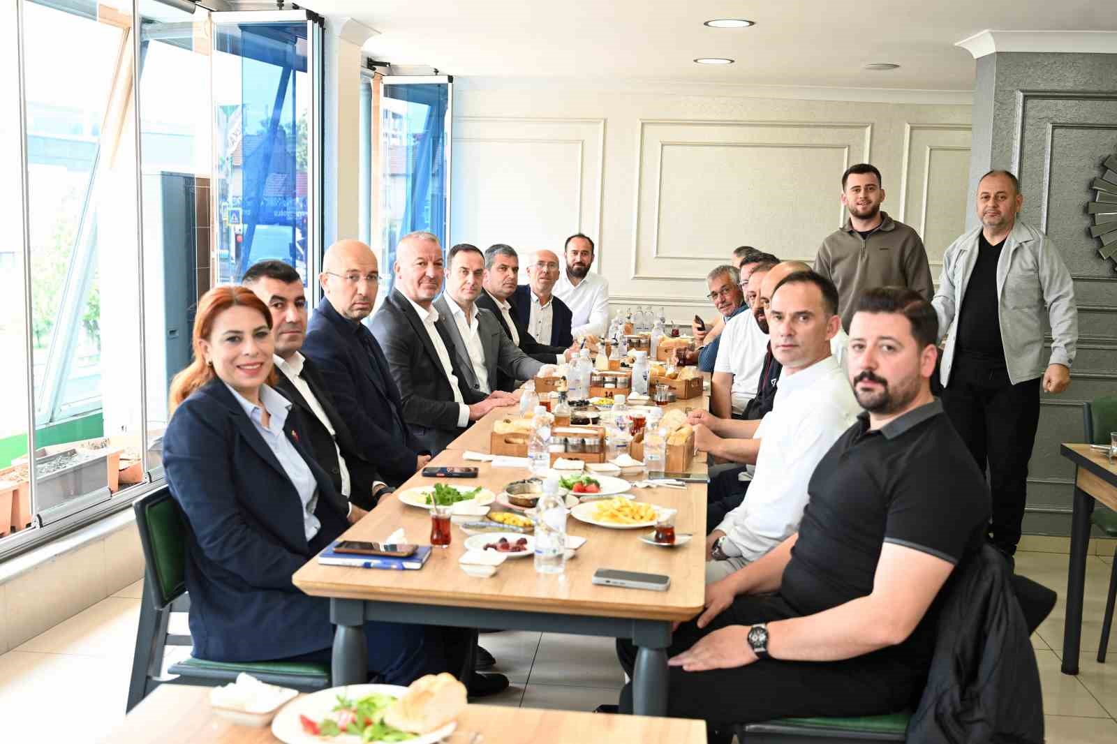 karacabey belediyesi personeli bayramlasti 2 Hitm53ji