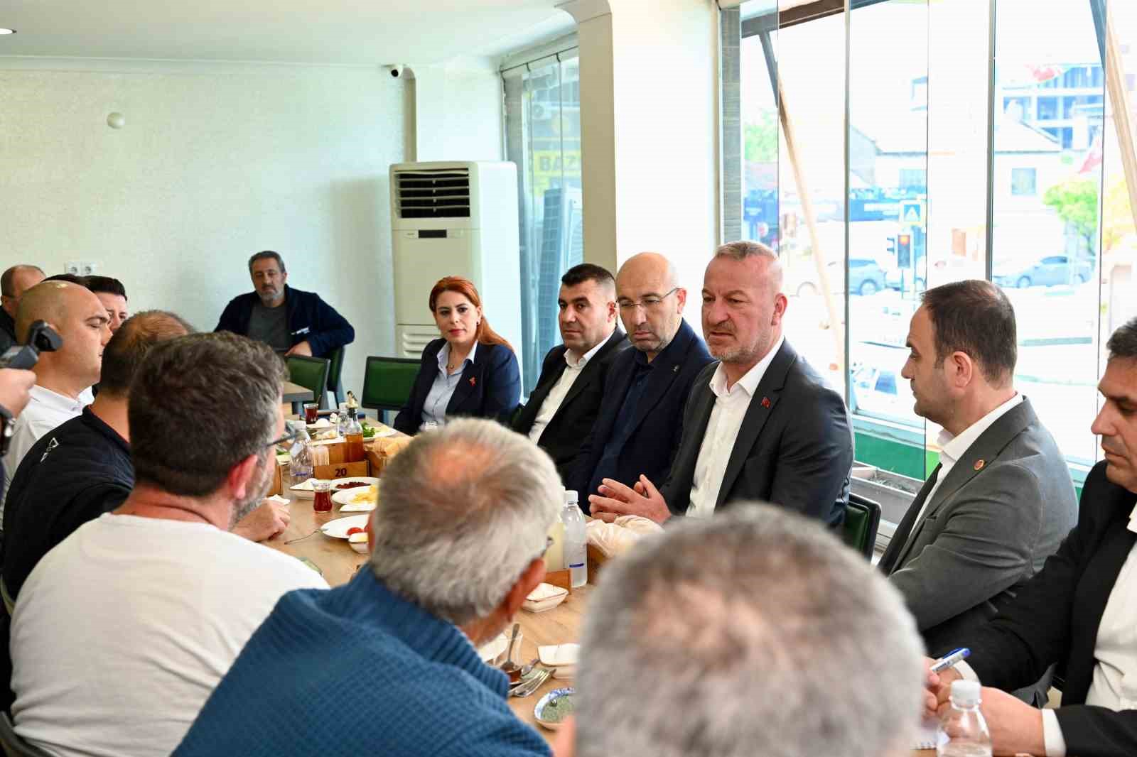 karacabey belediyesi personeli bayramlasti 3