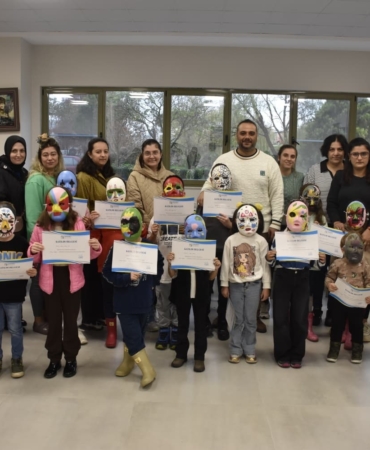 karacabey-belediyesinden-anne-cocuk-maske-boyama-atolyesi-V4Z9sLHD.jpg