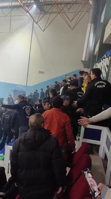 karacabey belediyespor fenerbahce macinda olaylar cikti 2 4uRd9FWl