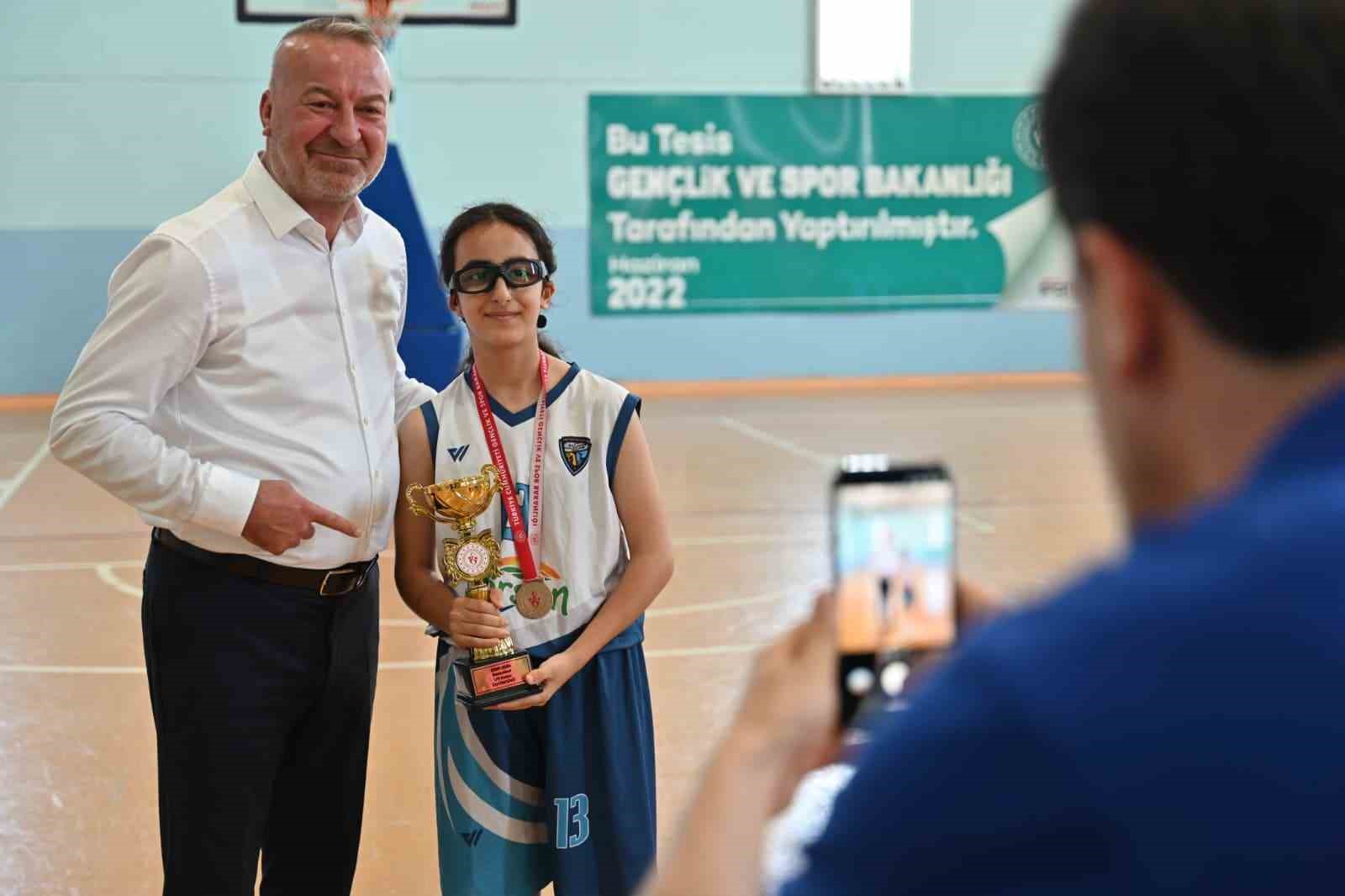 karacabey belediyesporda kupa sevinci 3 cwzssf5A