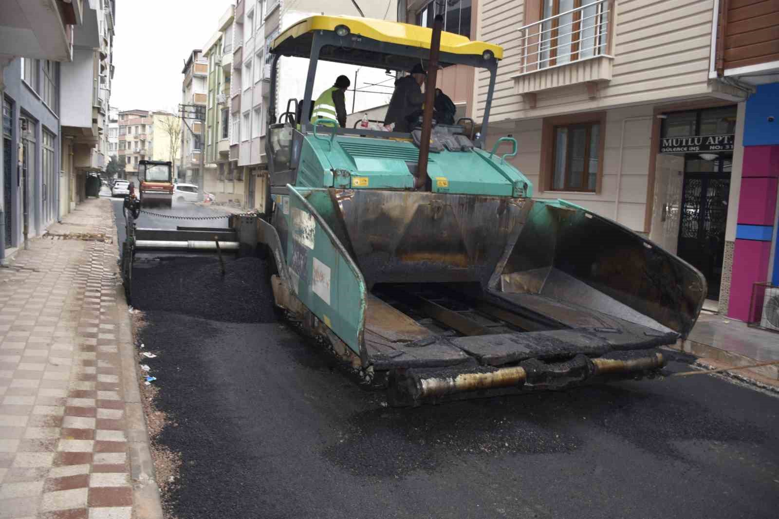 karacabeyde 2025 yili asfalt seferberligi ile tamamlandi 1 PLeGNNgj