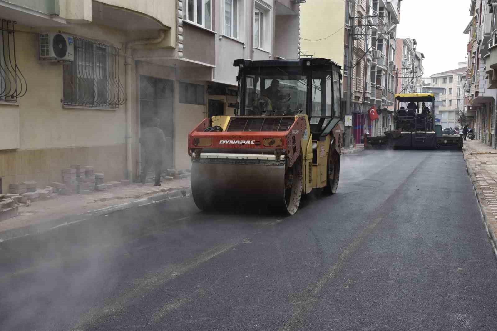 karacabeyde 2025 yili asfalt seferberligi ile tamamlandi 2 W54N4Vfy