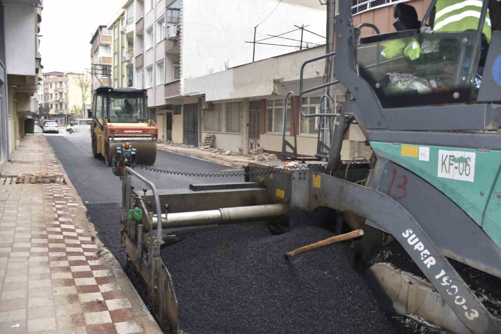 karacabeyde 2025 yili asfalt seferberligi ile tamamlandi 3 9GXfPc8j