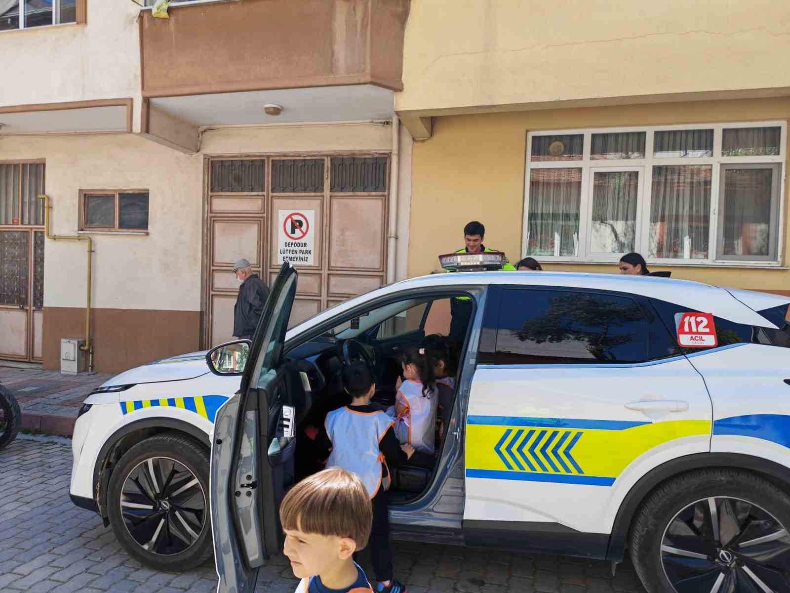 karacabeyde anaokulundan suruculere kadar trafik egitimi 2 8GgYkMwA