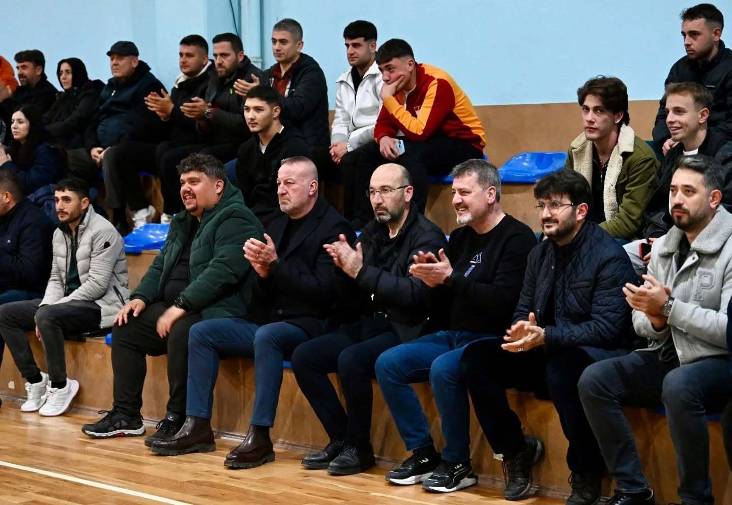 karacabeyde ayak tenisi sampiyonu karaca 1 ggErTIuV