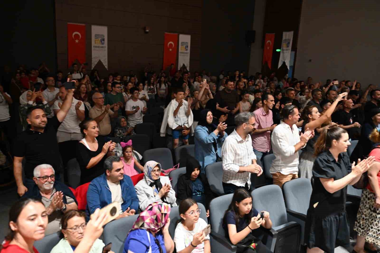 karacabeyde halk oyunlari gecesi buyuk begeni topladi 3 3zsHdfGS