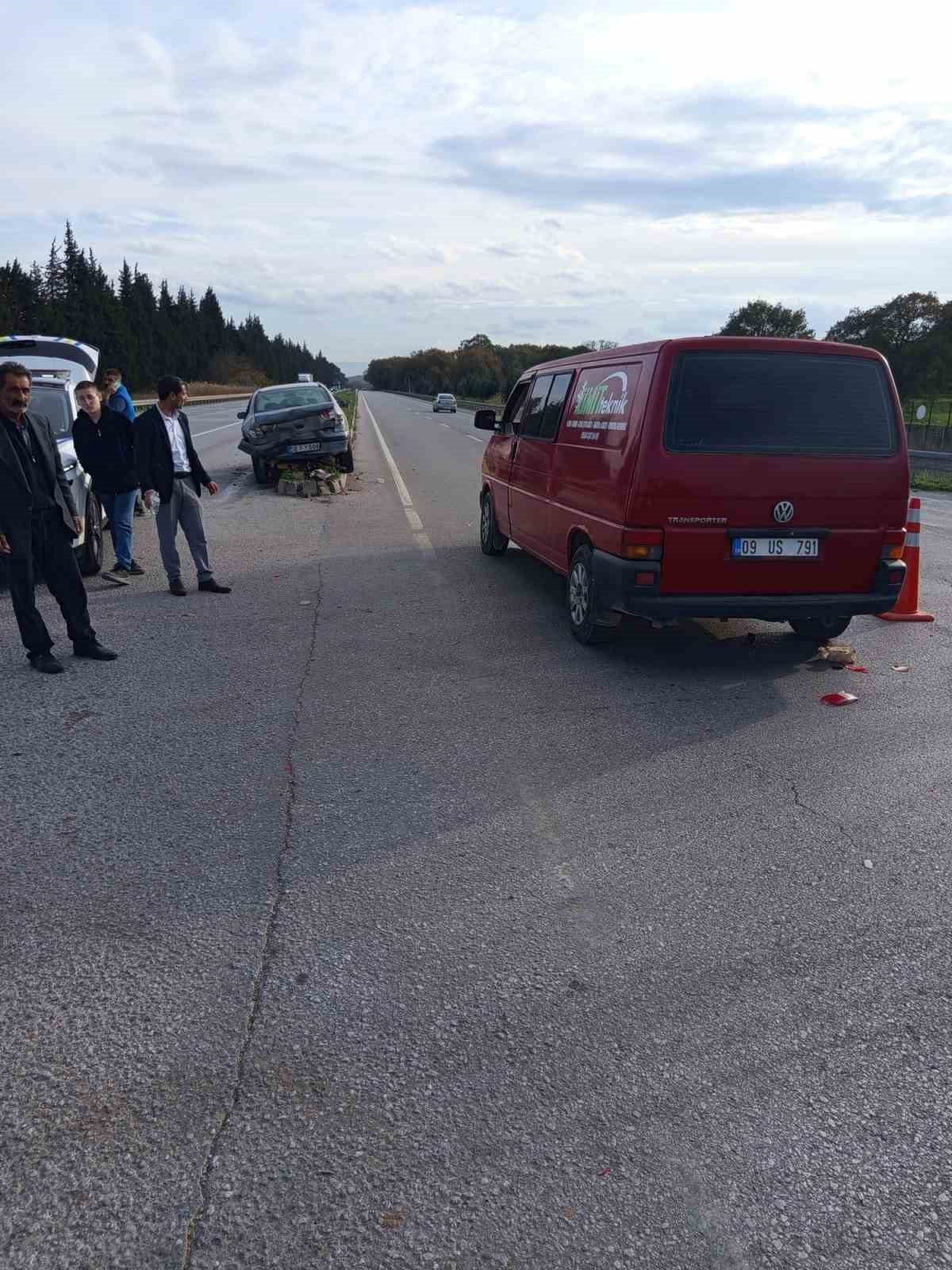 Karacabey’de iki otomobil çarpıştı: 2 yaralı 4 karacabeyde iki otomobil carpisti 2 yarali 0 MyQO8PSJ