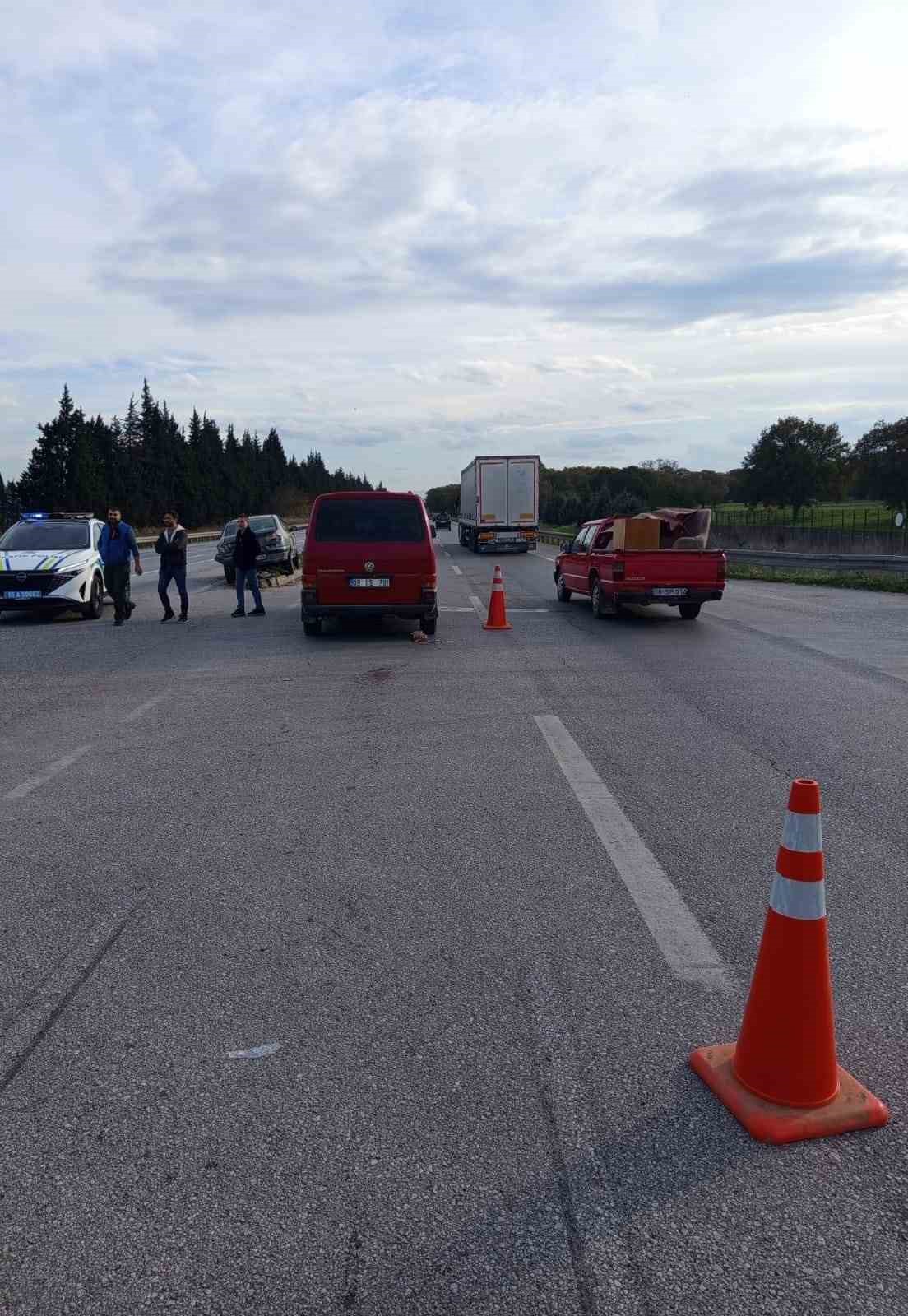 Karacabey’de iki otomobil çarpıştı: 2 yaralı 5 karacabeyde iki otomobil carpisti 2 yarali 1 VFfgZrN5