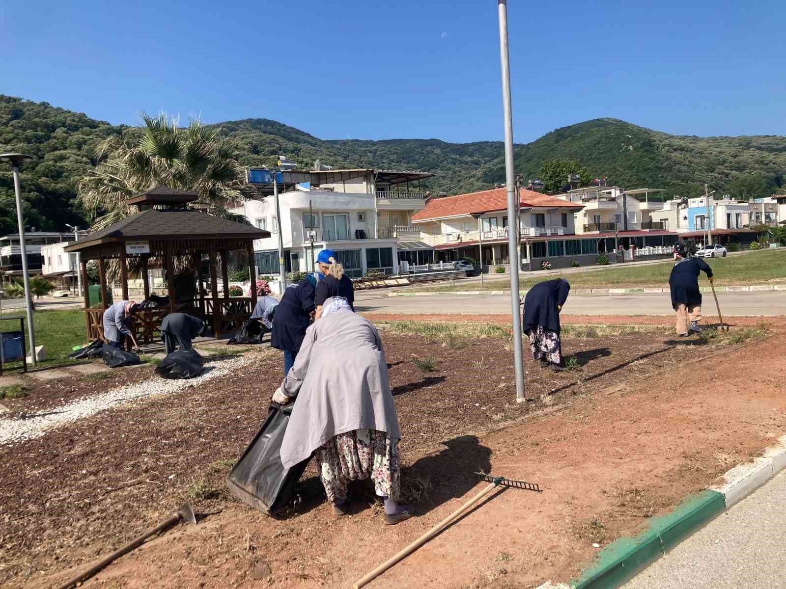 karacabeyde park ve bahcelerde goz dolduran calismalar 2 Ju73quUu