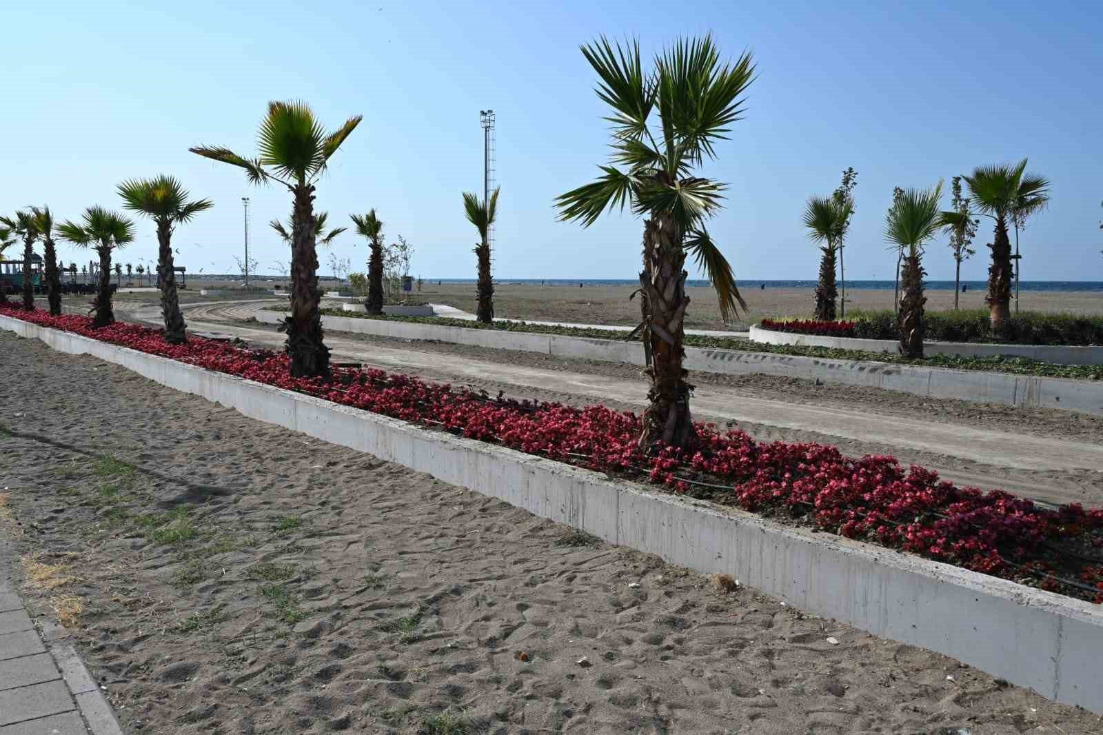 karacabeyde park ve bahcelerde goz dolduran calismalar 4 iSVsJGZY