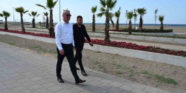 karacabeyde-park-ve-bahcelerde-goz-dolduran-calismalar-BjhS4CAO.jpg