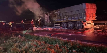 karacabeyde-tir-yangini-bursa-yolu-trafige-kapandi-ShCdns5B.jpg