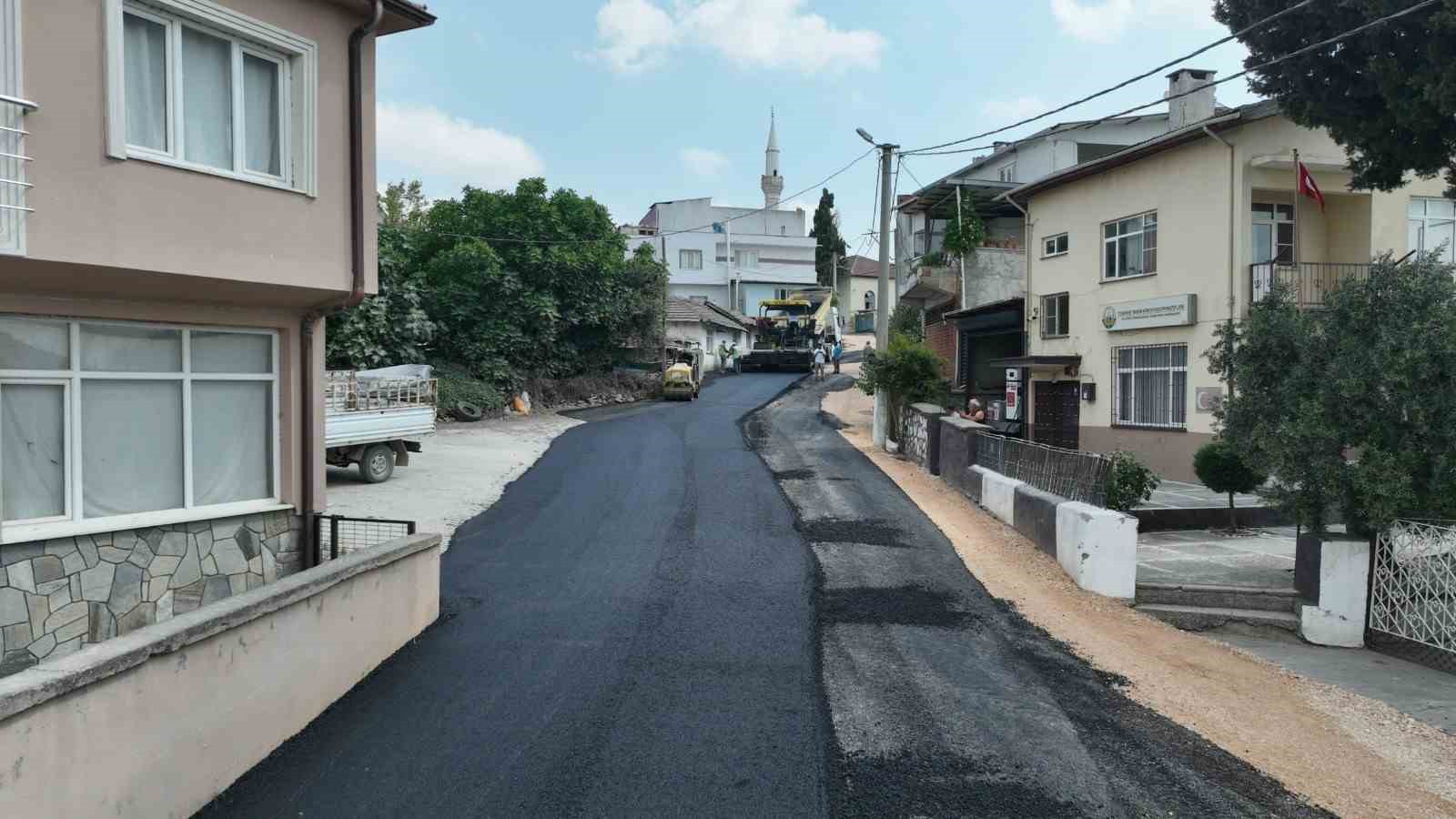 karacabeyin yenikaraagac mahallesinde yollar yenileniyor 1 18pcp21B