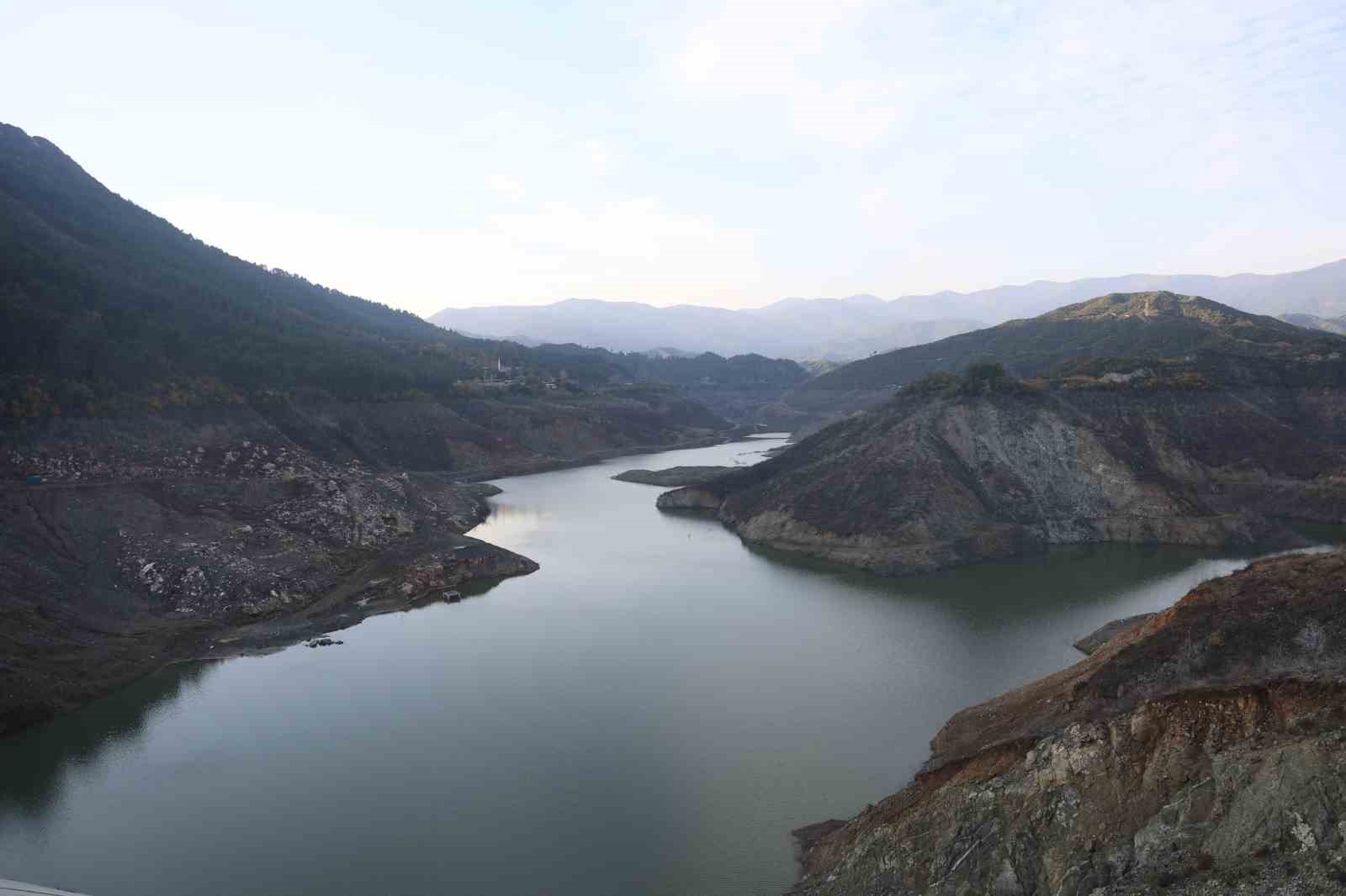 karacay barajinin su seviyesinin yuzde 6ya dustugu hatayda 230 sondaj vuruldu 4 mUh54N5U