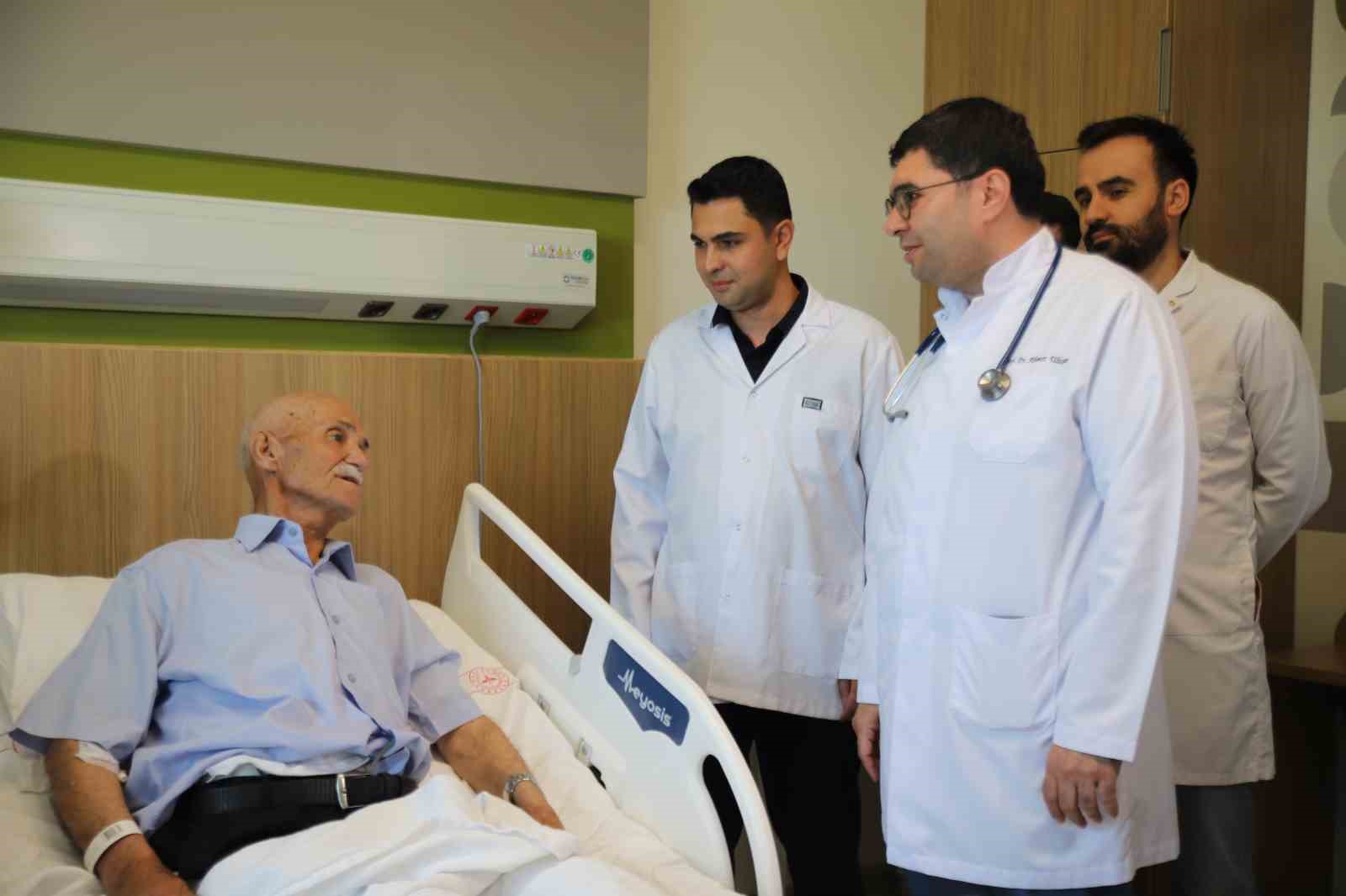 karacigerinde 13 santimetrelik tumor bulunan hasta 10 saatlik ameliyatla sagligina kavustu 0 AVqsUPER