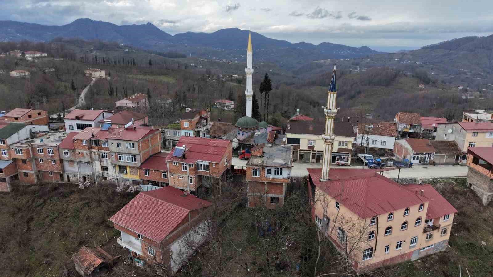 karadeniz fikrasi gibi mahalle komsular bir adimla il degistirip bir dakika farkla iftar aciyor 1v79kn4X
