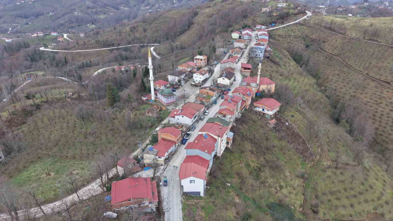 karadeniz fikrasi gibi mahalle komsular bir adimla il degistirip bir dakika farkla iftar aciyor 6v1f9nDf