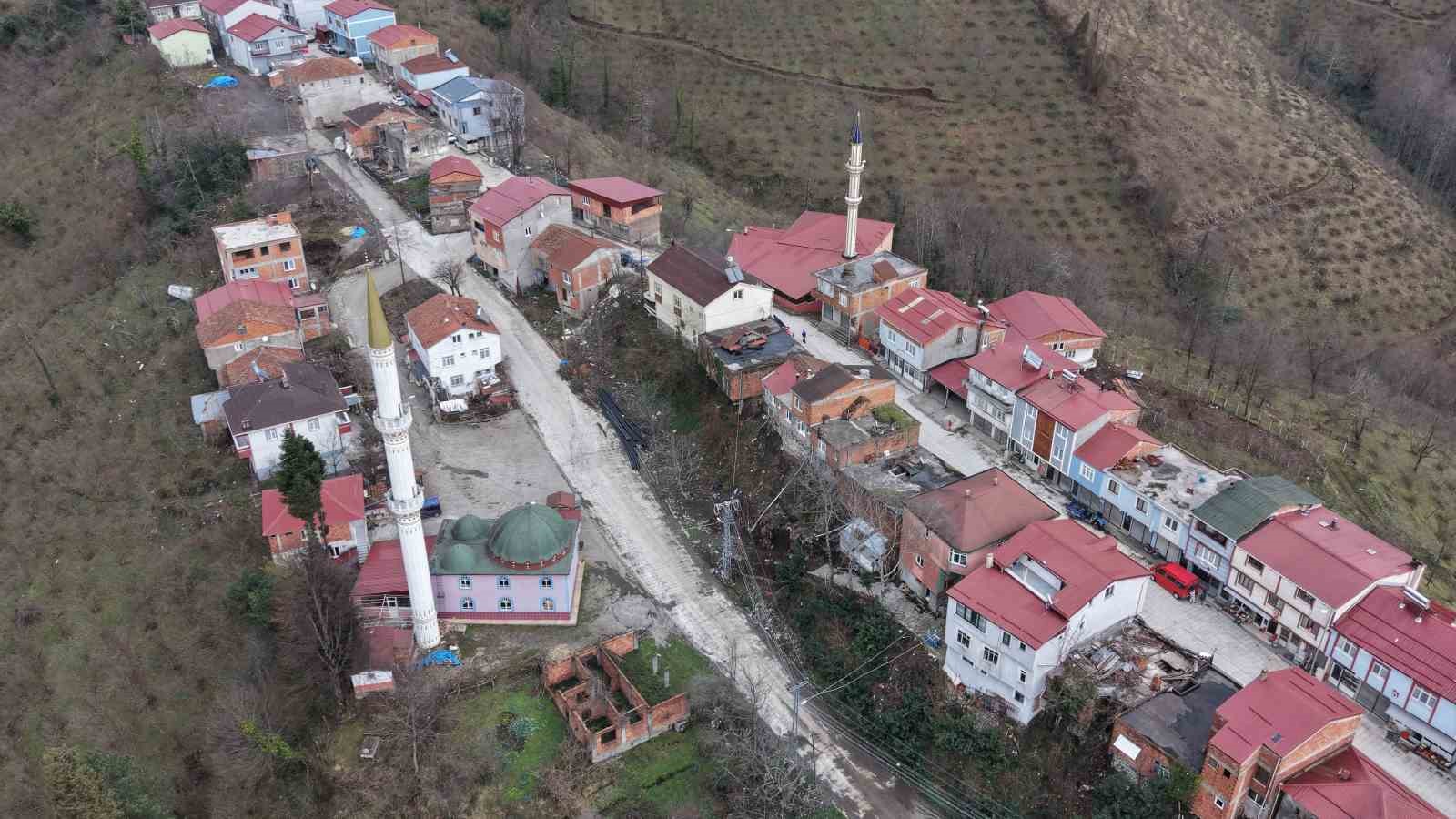 karadeniz fikrasi gibi mahalle komsular bir adimla il degistirip bir dakika farkla iftar aciyor OcVUr9wX