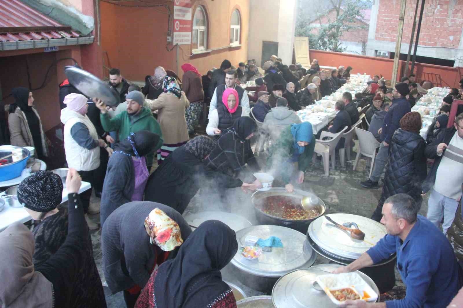 karadeniz fikrasi gibi mahalle komsular bir adimla il degistirip bir dakika farkla iftar aciyor