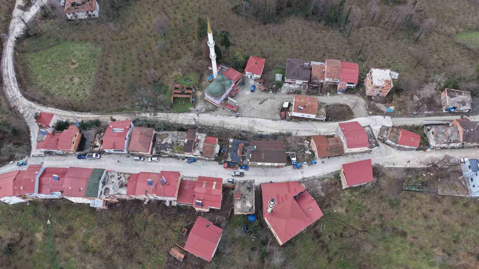 karadeniz fikrasi gibi mahalle komsular bir adimla il degistirip bir dakika farkla iftar aciyor wFnlh72Y
